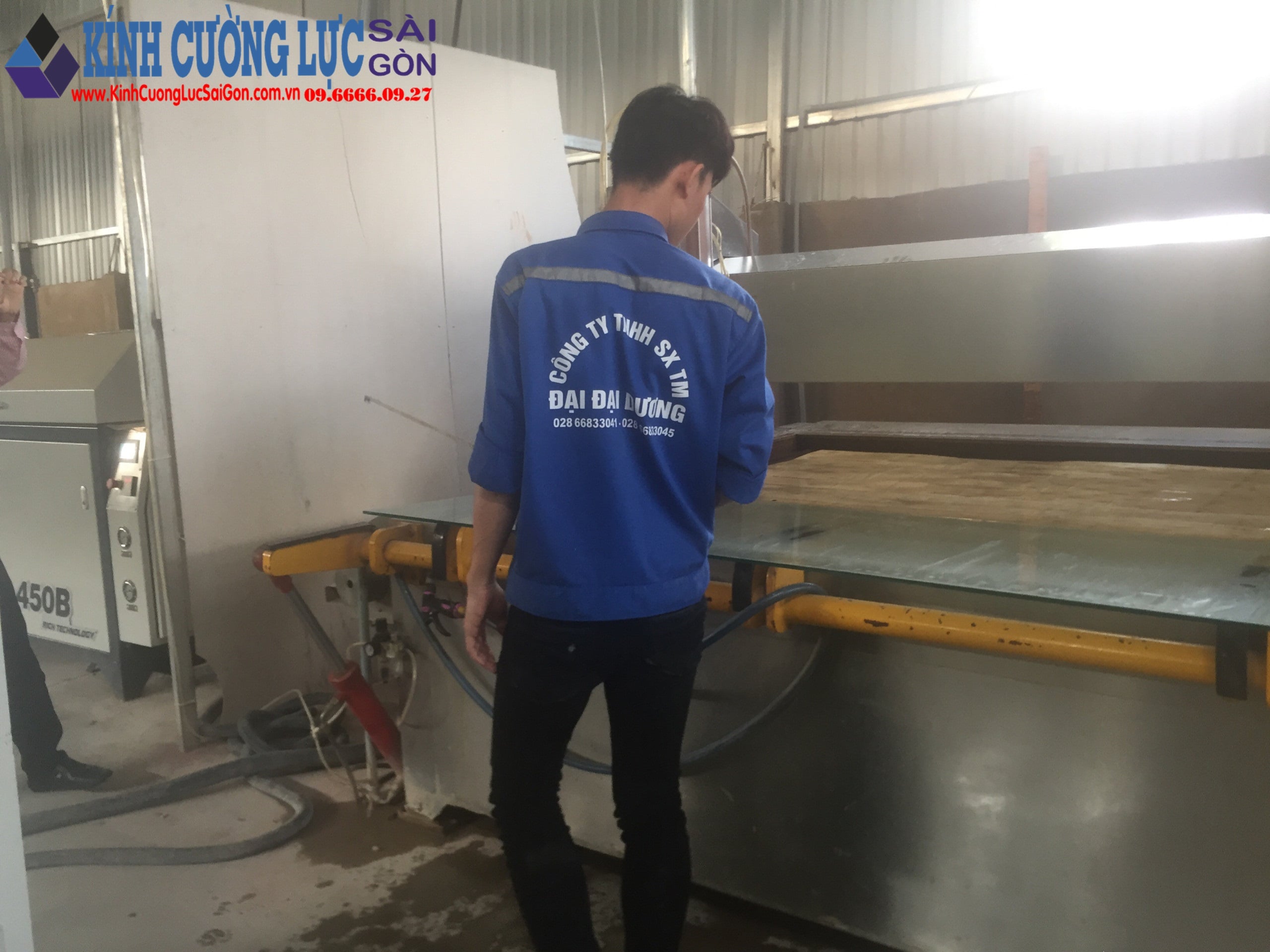 Quy Trình Vận Hành Máy CNC Trên Bề Mặt Kính Cường Lực