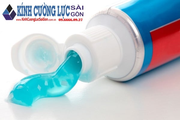 Kính Cường Lực Bị Xước